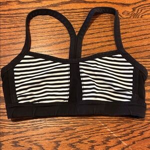 Lululemon Pump It Up sports bra with a black and white striped pattern size 6